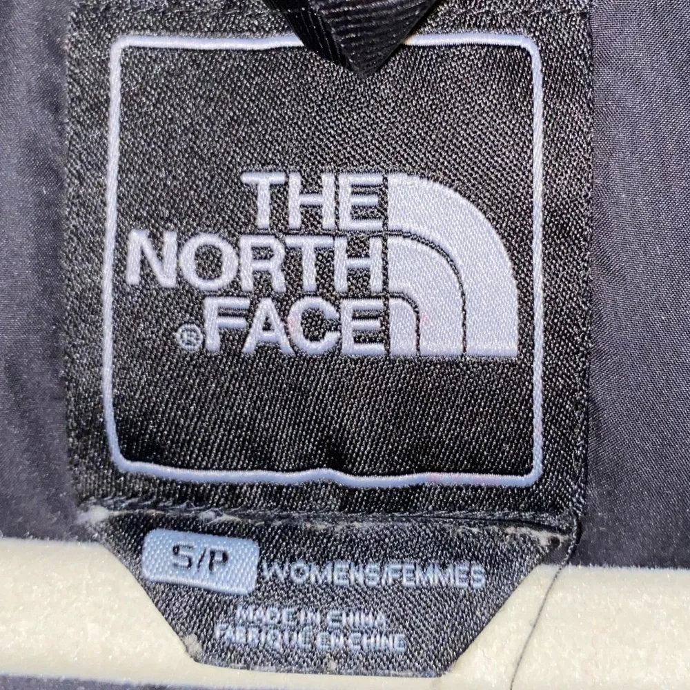 The North Face Classic Black Puffer Jacket - Picture 7 of 8